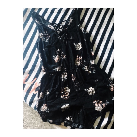 🎀 Kendall&Kylie Floral Romper 💋 - Picture 2 of 7